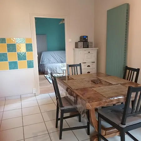 Maison Aux Pieds Des Volcans