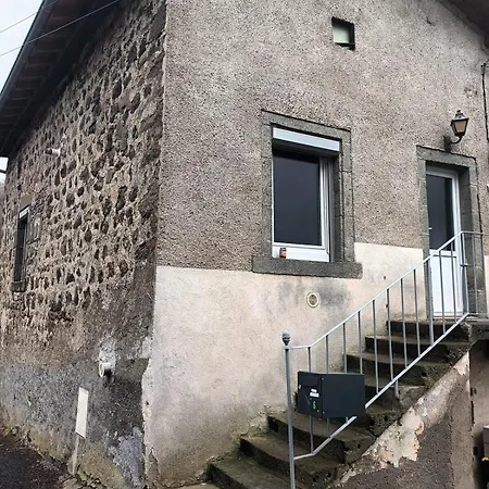 Maison Aux Pieds Des Volcans Holiday home