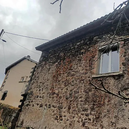 Maison Aux Pieds Des Volcans Holiday home